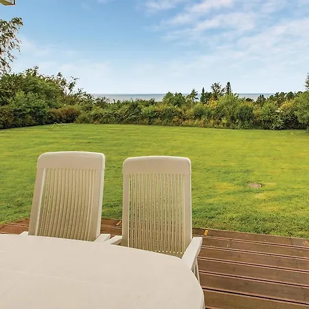 Holiday home Three-bedroom Holiday In Farevejle