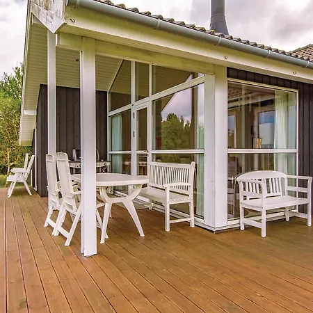 Holiday home Three-bedroom Holiday In Farevejle