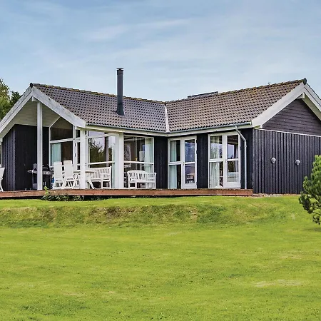 Holiday home Three-bedroom Holiday In