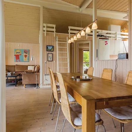 Three-bedroom Holiday In Farevejle