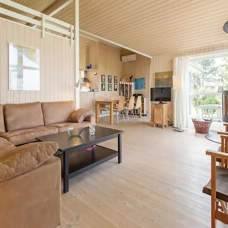 Three-bedroom Holiday In * Farevejle